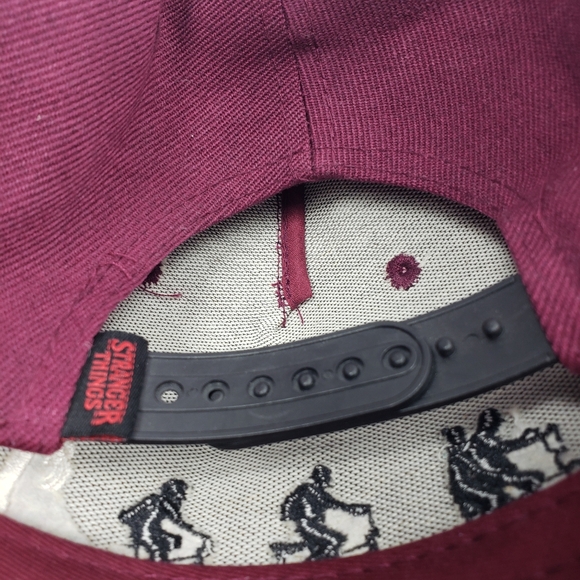 Stranger Things Demogorgon SnapBack Hat - Picture 4 of 5